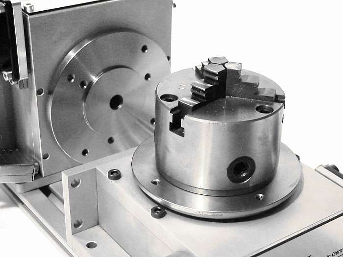 3 jaw chuck and 4 jaw chuck difference