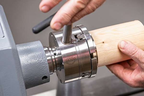 difference between 3 jaw chuck and 4 jaw chuck